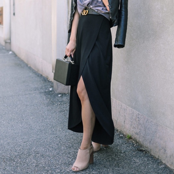 🆕 Express Black Maxi Skirt - Picture 3 of 12